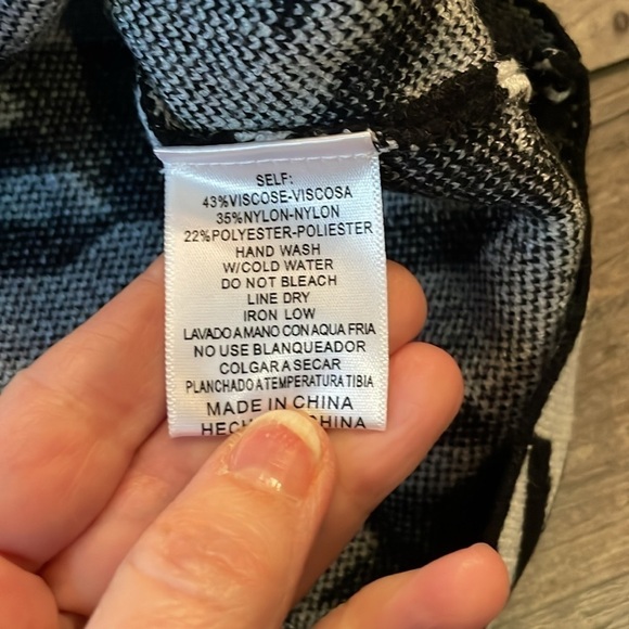 NWT SIX/FIFTY Black & White Super Soft Boxy Fit Sweater in size M - Picture 7 of 7